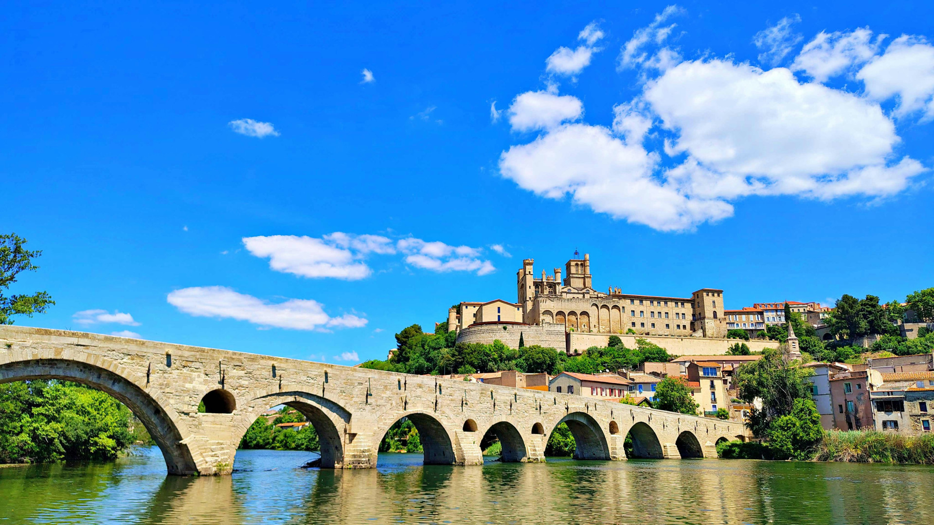 Mes premières vacances en Occitanie : comment alléger le poste hébergement sans rogner sur le confort ?